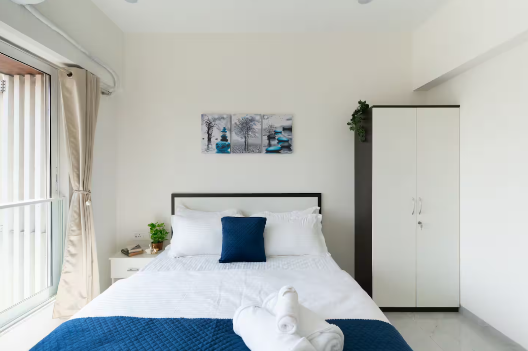 Comfortable 2 BHK Apartment near Bandra