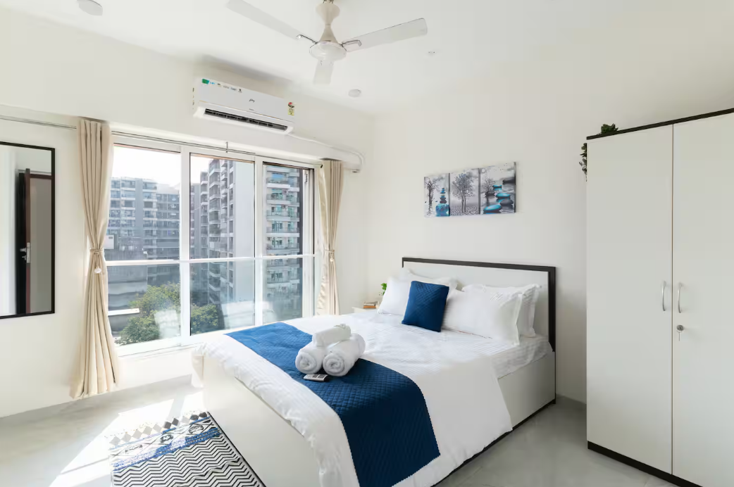 Comfortable 2 BHK Apartment near Bandra