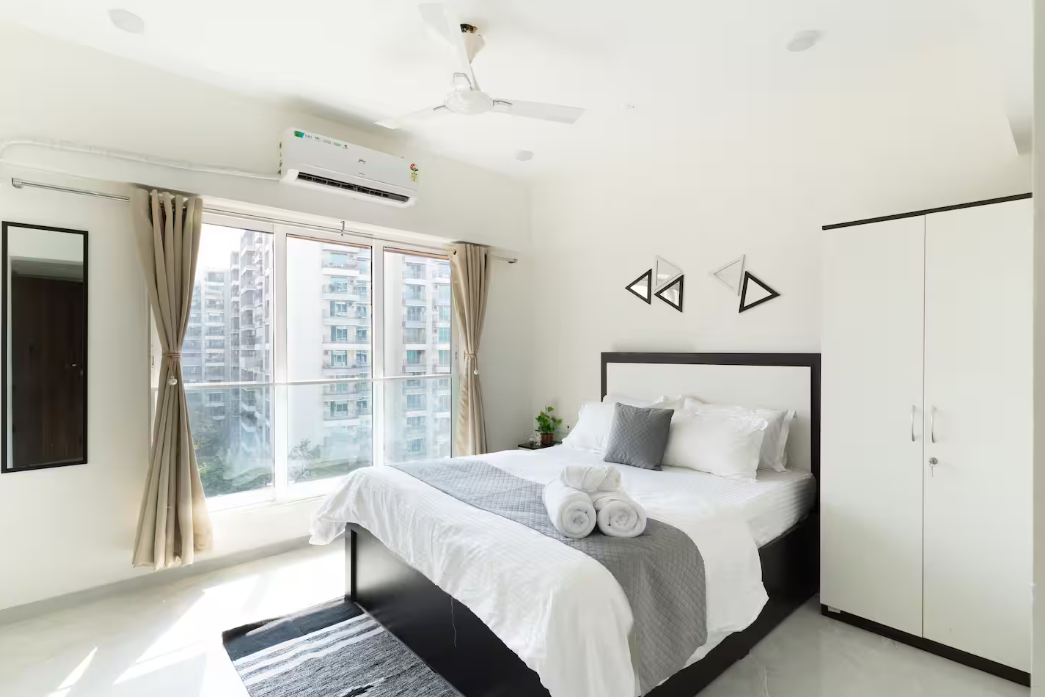 Comfortable 2 BHK Apartment near Bandra