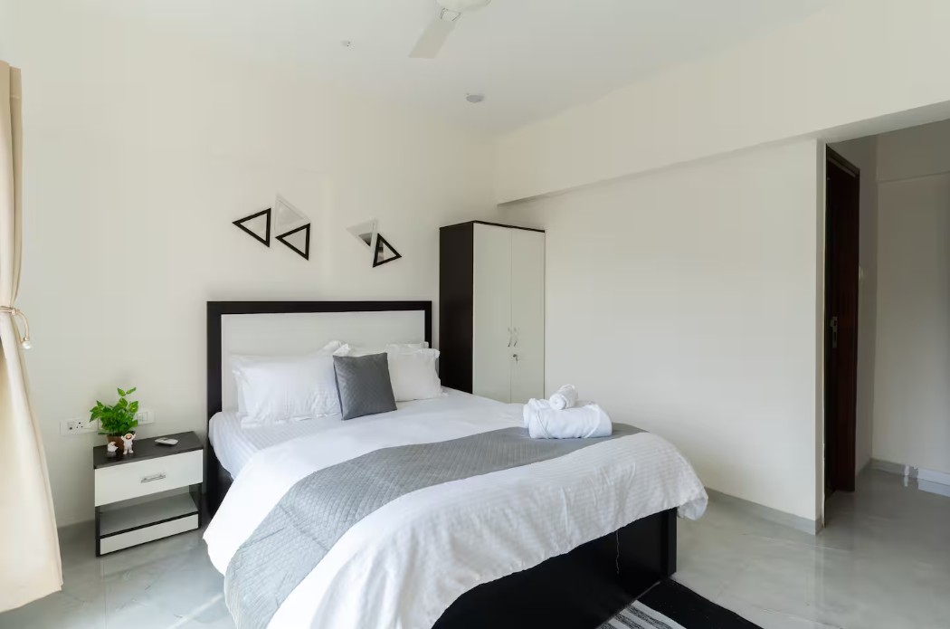 Comfortable 2 BHK Apartment near Bandra