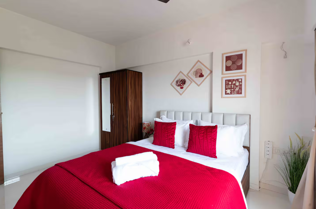 Iconic 2 Bedroom Apartment near BKC