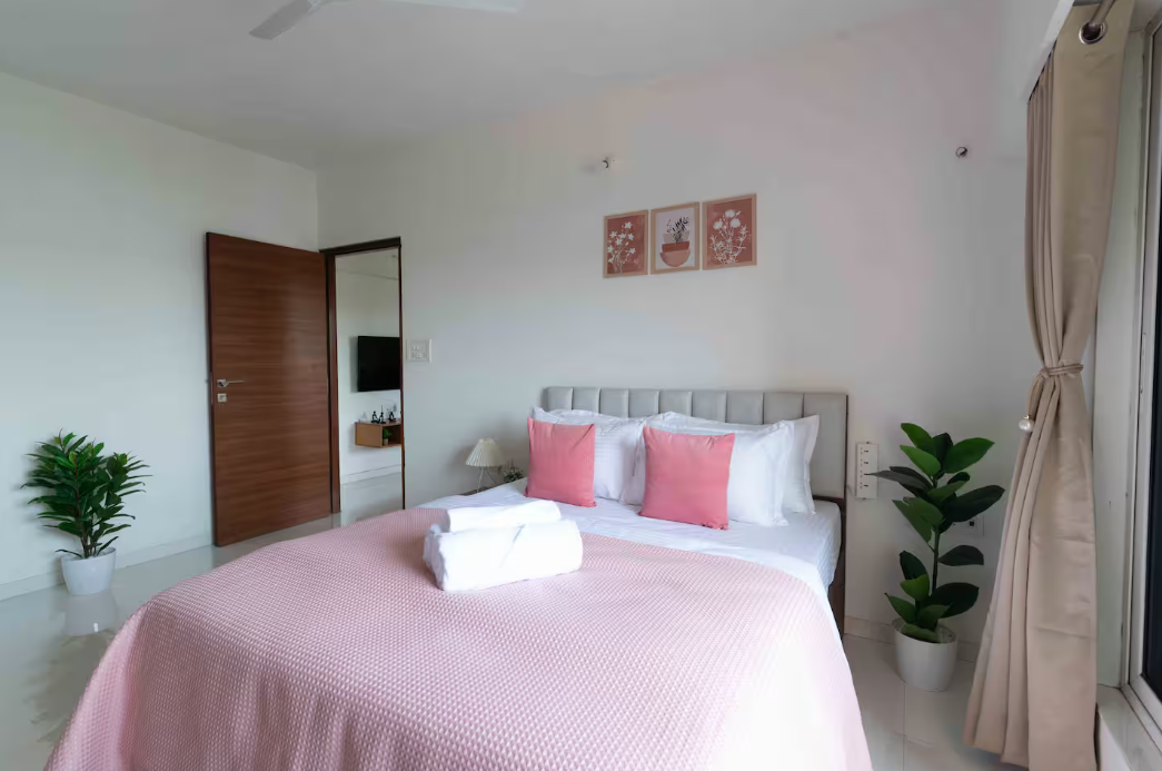 Iconic 2 Bedroom Apartment near BKC