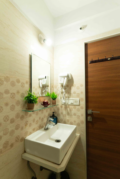 Iconic 2 Bedroom Apartment near BKC