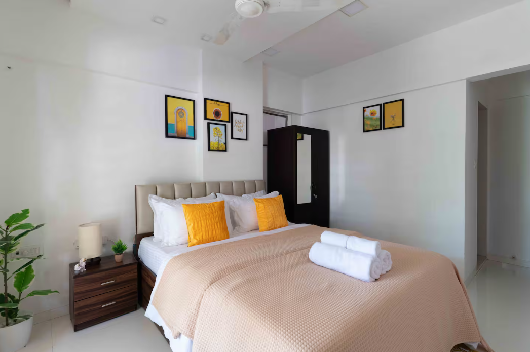 Cozy 2 Bedroom Service Apartment near Airport