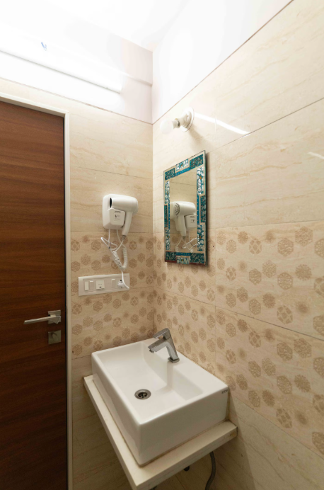 Cozy 2 Bedroom Service Apartment near Airport