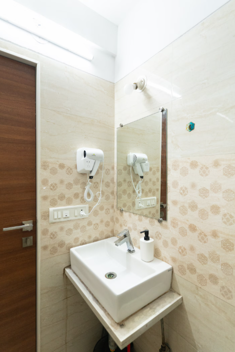 Trendy 2 Bedroom Apartment near Bandra Kurla Complex