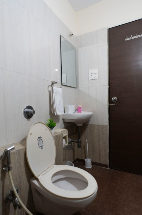 Spacious 3 Bedroom Apartment in Kala Nagar Bandra