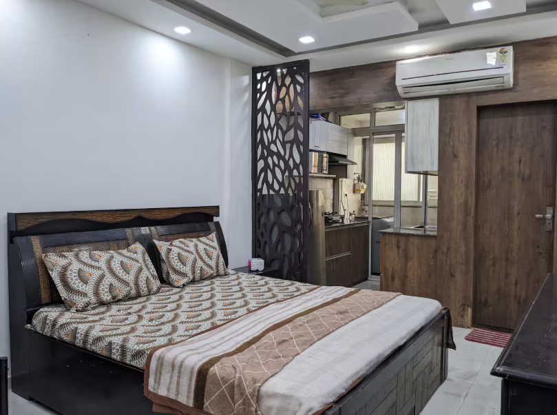 Homely Studio Apartment in Karampura