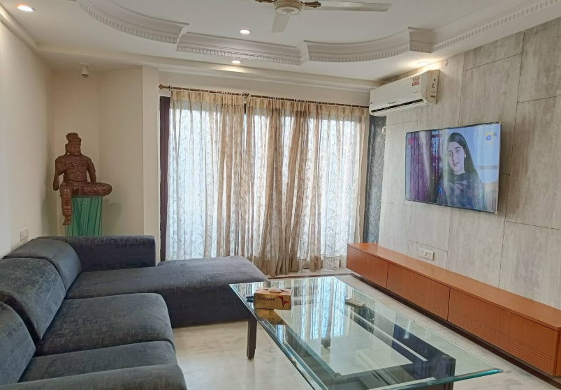 Elegant 3 BR Apartment in Connought Place