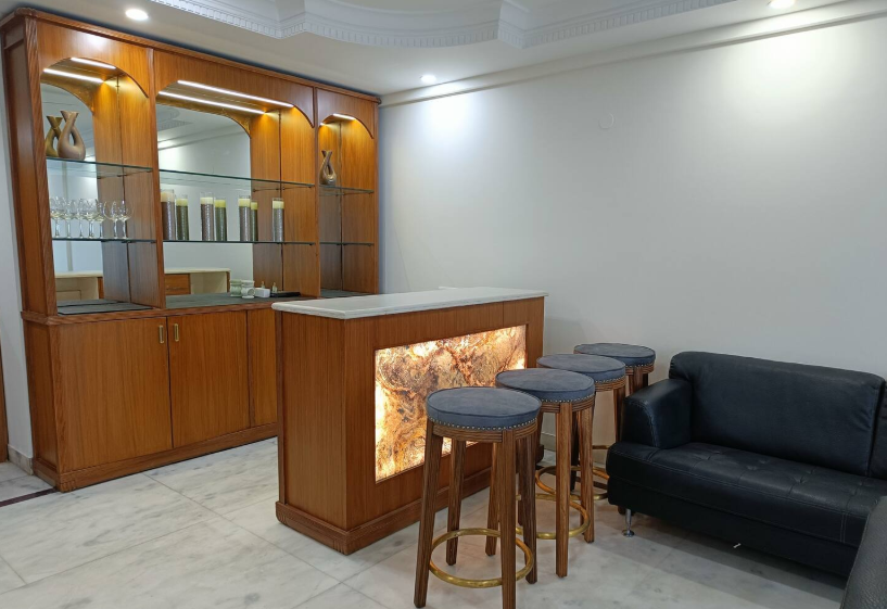 Elegant 3 BR Apartment in Connought Place