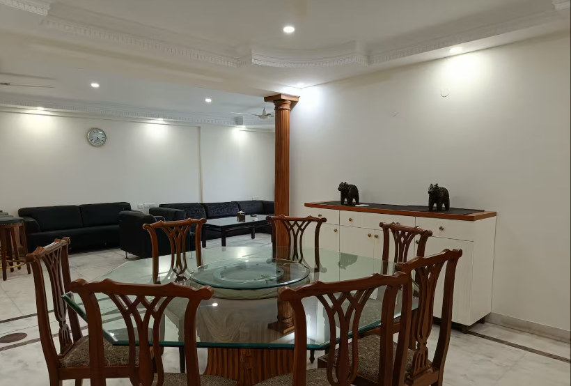 Elegant 3 BR Apartment in Connought Place