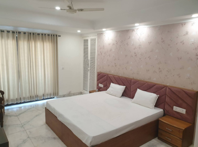 Elegant 3 BR Apartment in Connought Place