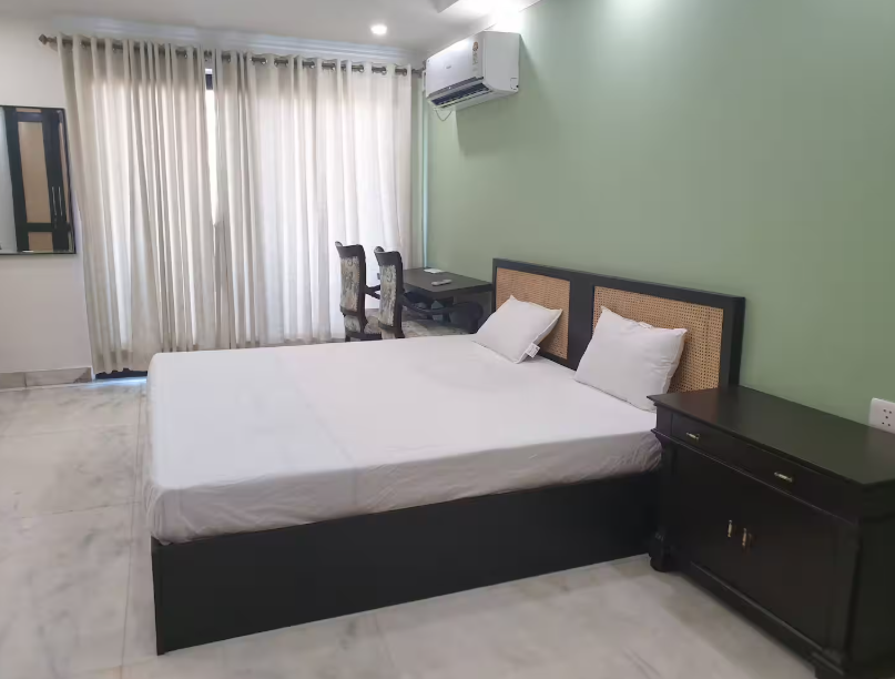 Elegant 3 BR Apartment in Connought Place