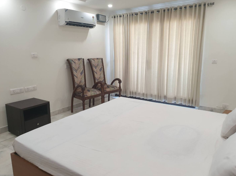 Elegant 3 BR Apartment in Connought Place
