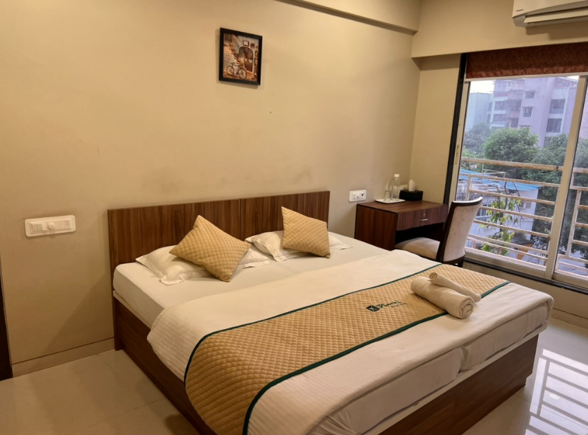 Classic 2 Bedroom Apartment in Vile Parle