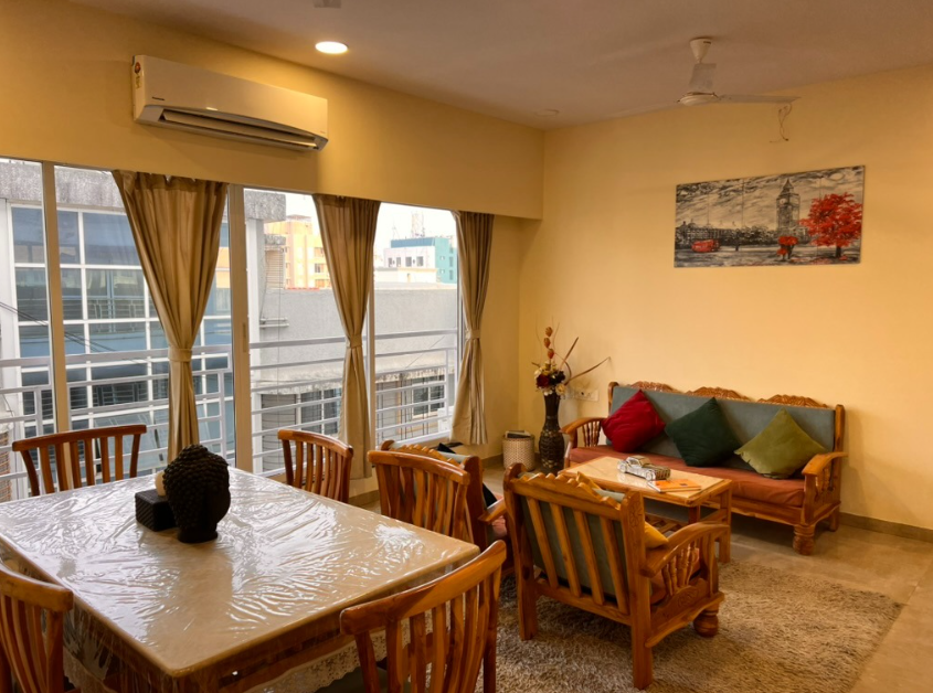 Classic 2 Bedroom Apartment in Vile Parle