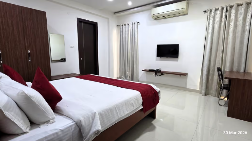Fully Furnished 3 BR Serviced Apartment in Banjara Hills
