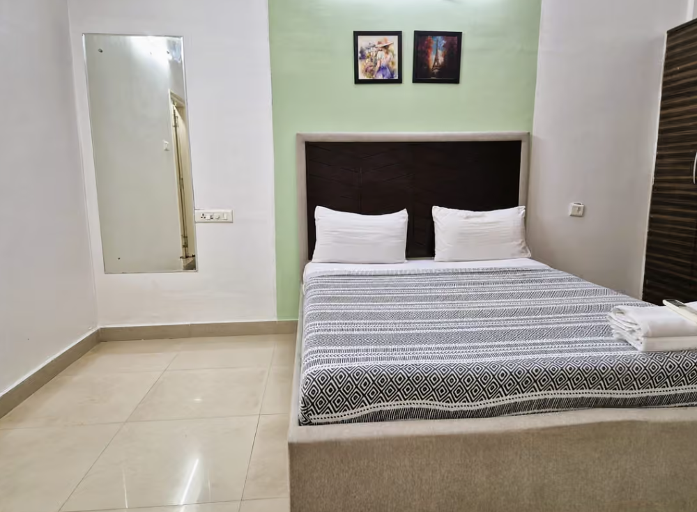 Comfortable 3 BR Serviced Apartment in Gachibowli