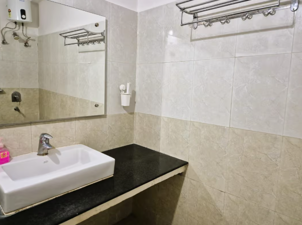 Comfortable 3 BR Serviced Apartment in Gachibowli