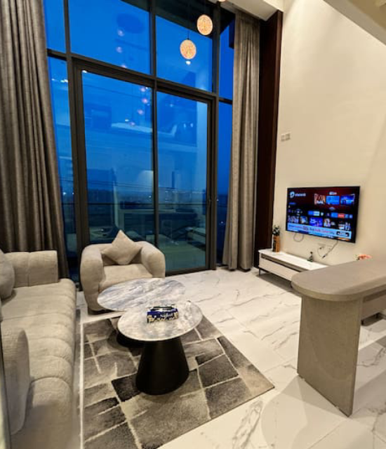 Luxury 1 BR near Urbana