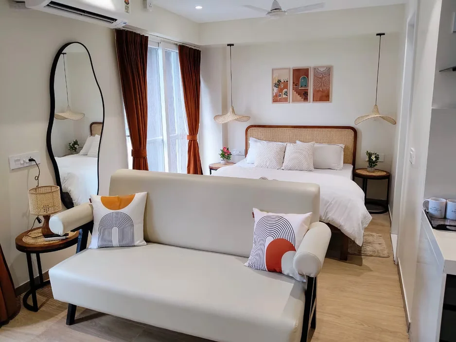 Studio Apartment with Jacuzzi in Koregaon Park