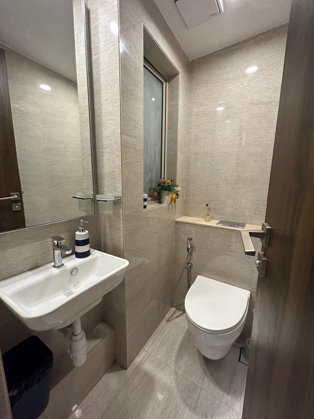 Contemporary 1 Bedroom Apartment in Powai