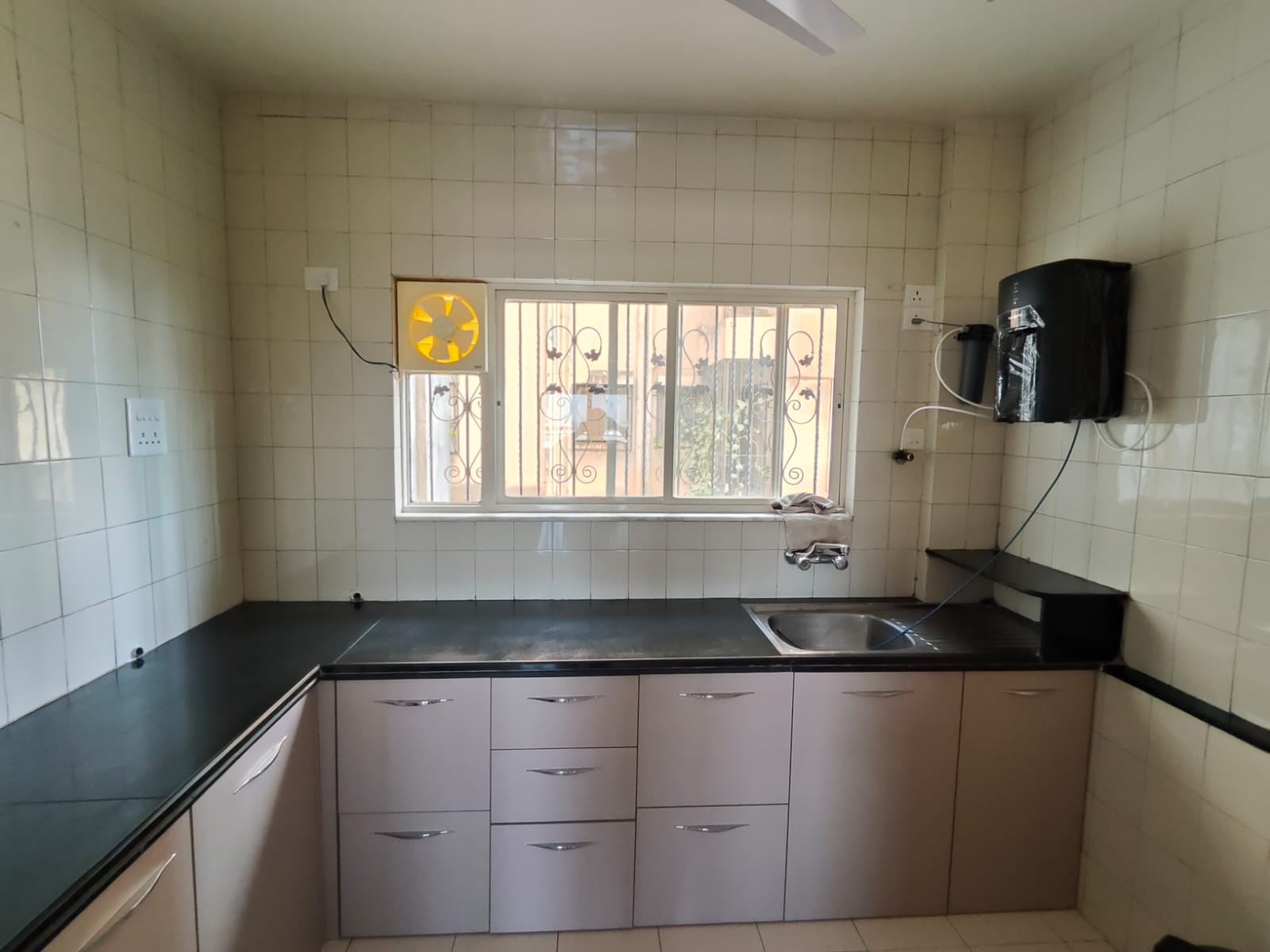 Fully Furnished 2 Bedroom Apartment in Koregoan Park