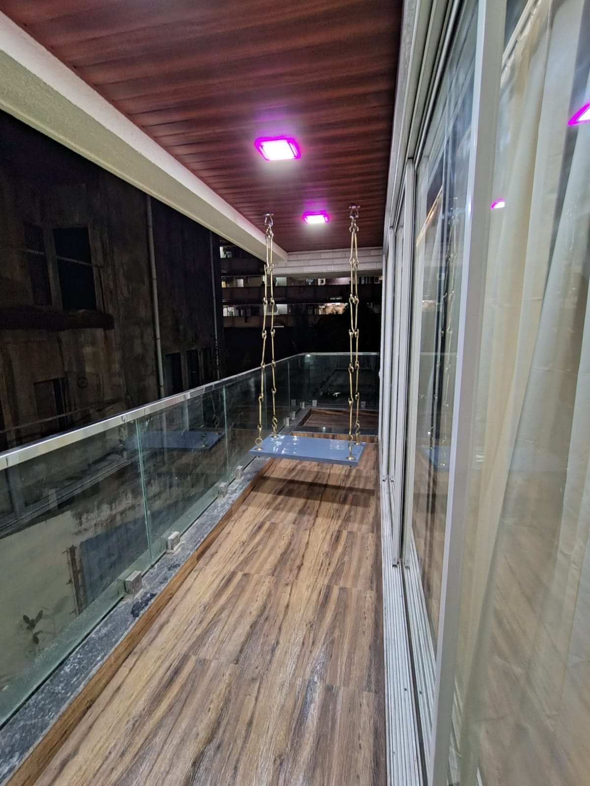 Modern 2 Bedroom Apartment with Balcony