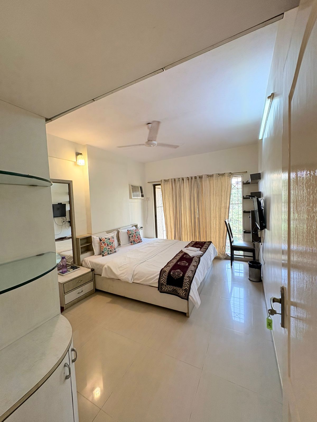 Homely 3 Bedroom Apartment in Powai