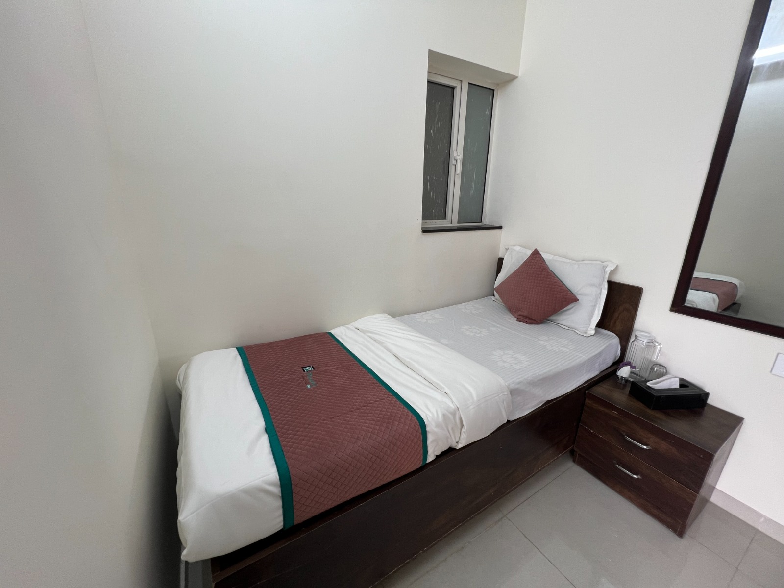 Comfortable 2 Bedroom Apartment in Malad East