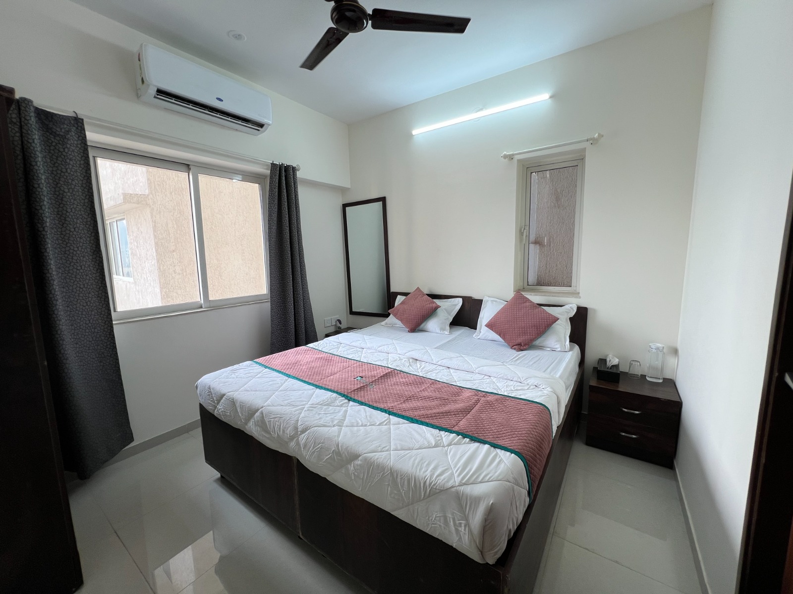Comfortable 2 Bedroom Apartment in Malad East