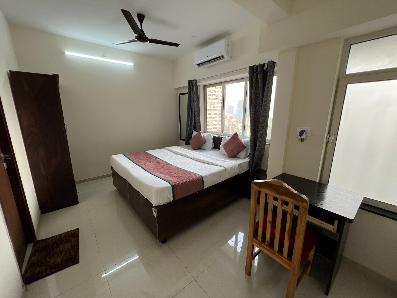 Comfortable 2 Bedroom Apartment in Malad East