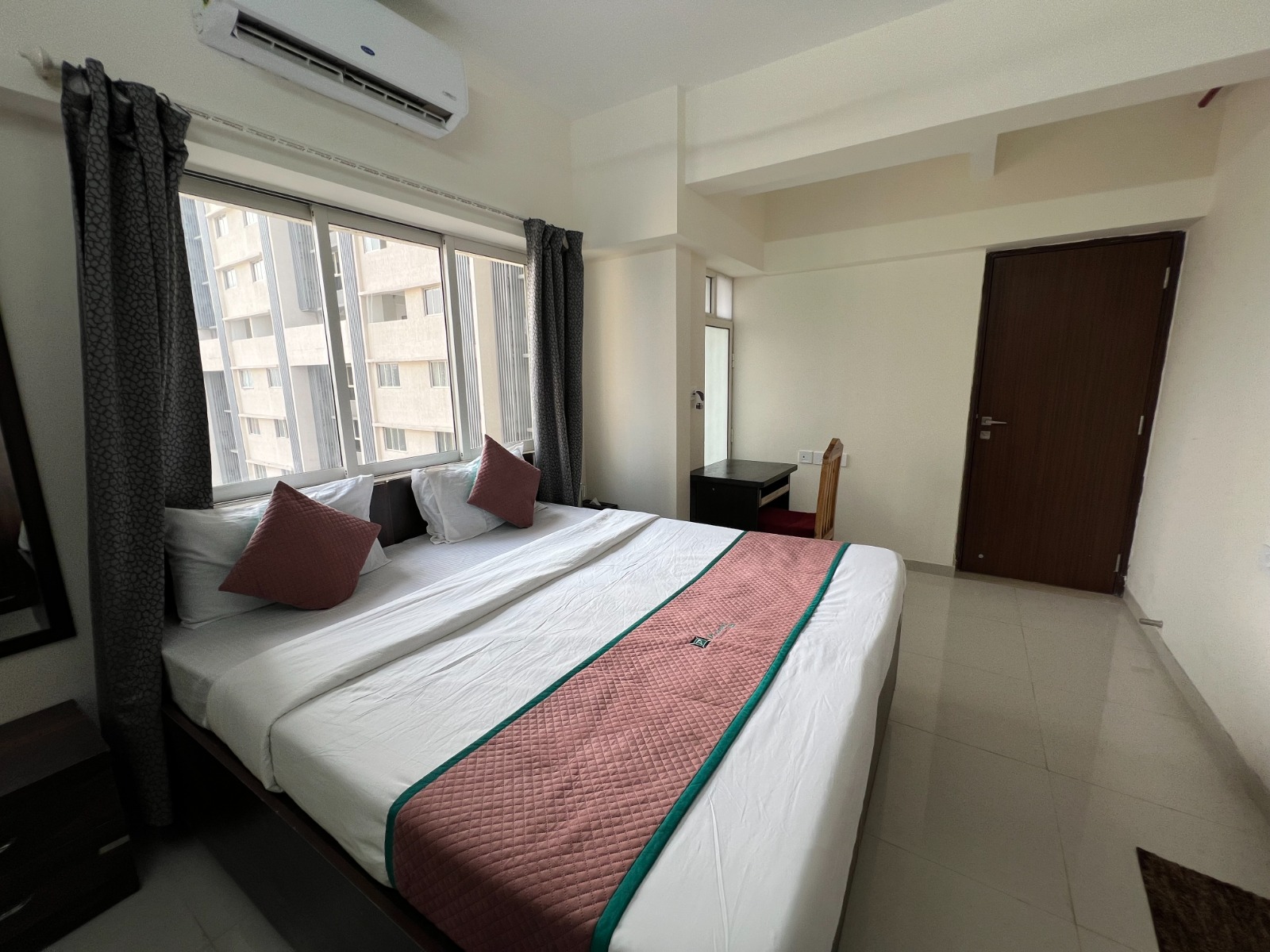 Comfortable 2 Bedroom Apartment in Malad East