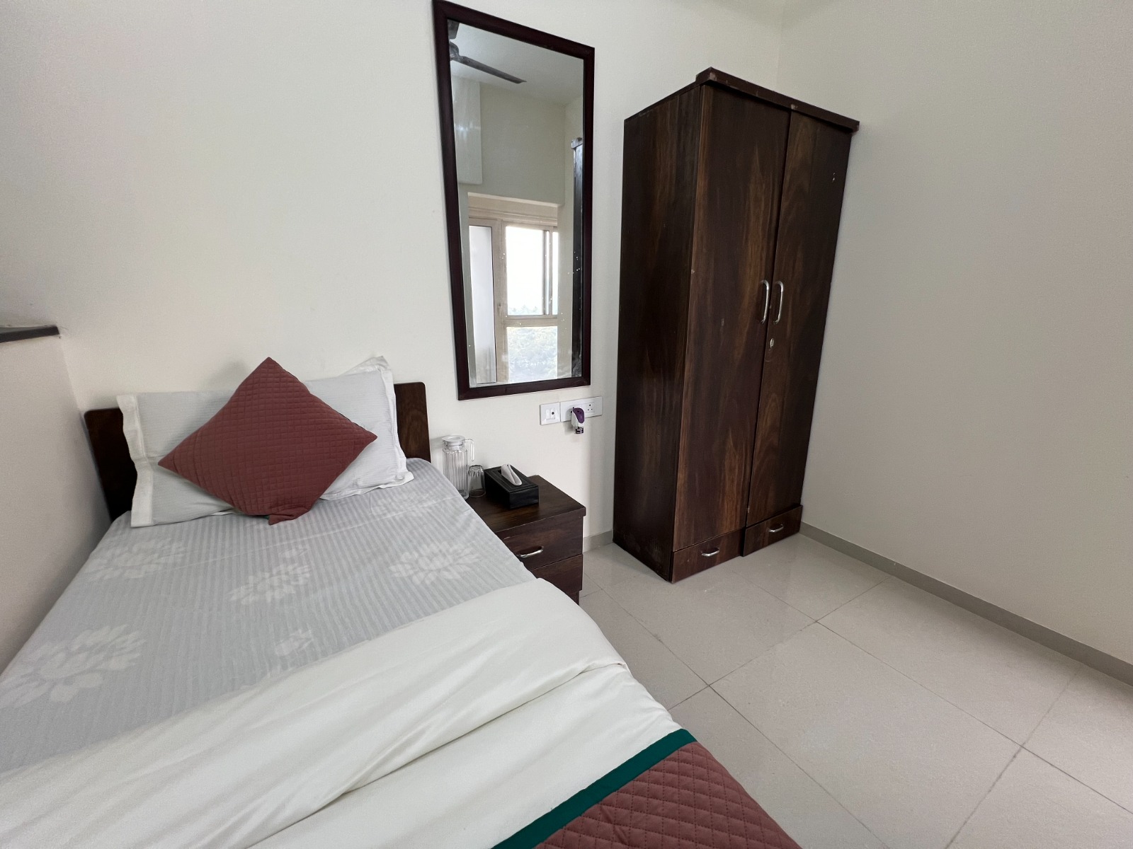Comfortable 2 Bedroom Apartment in Malad East