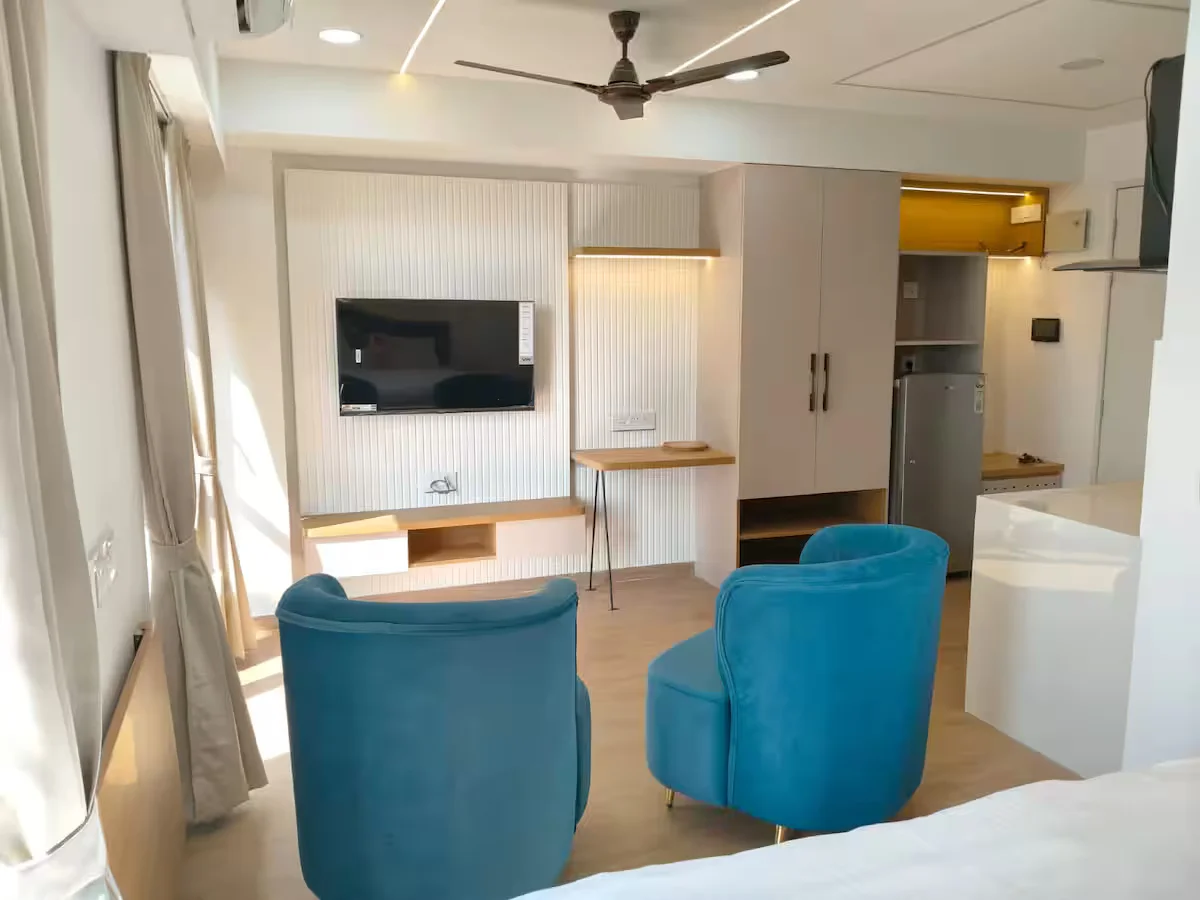 Spacious Studio Apartment near Pune Airport