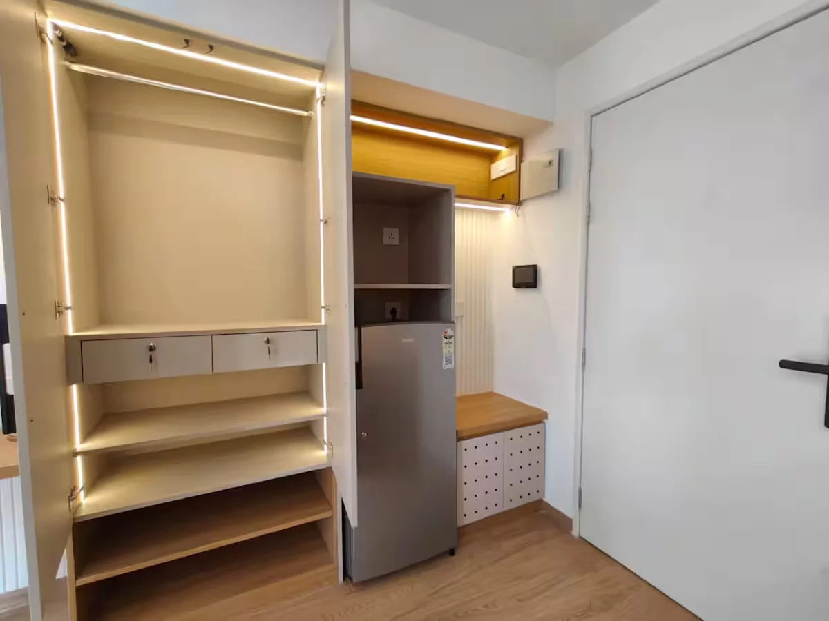 Spacious Studio Apartment near Pune Airport