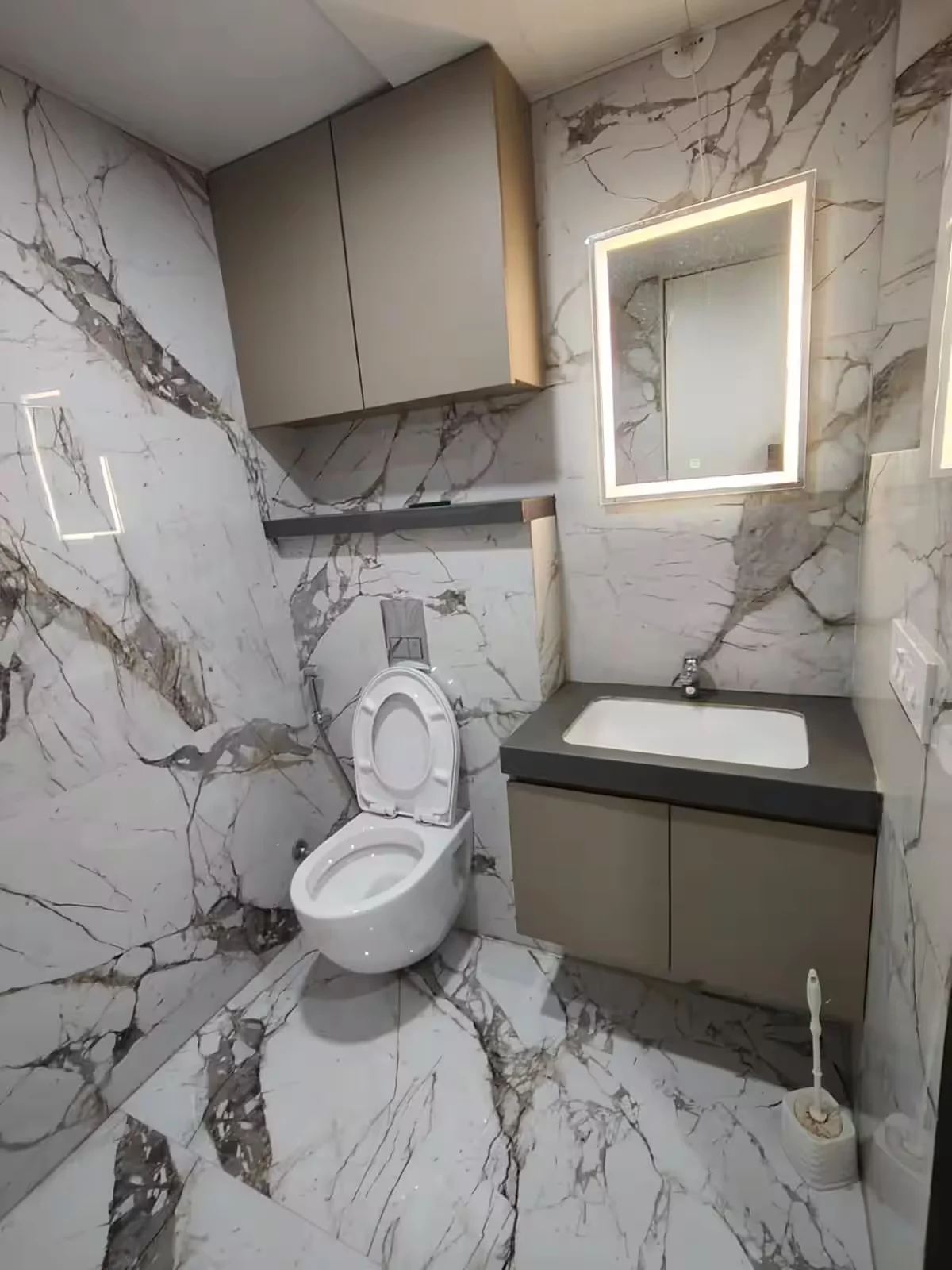 Spacious Studio Apartment near Pune Airport