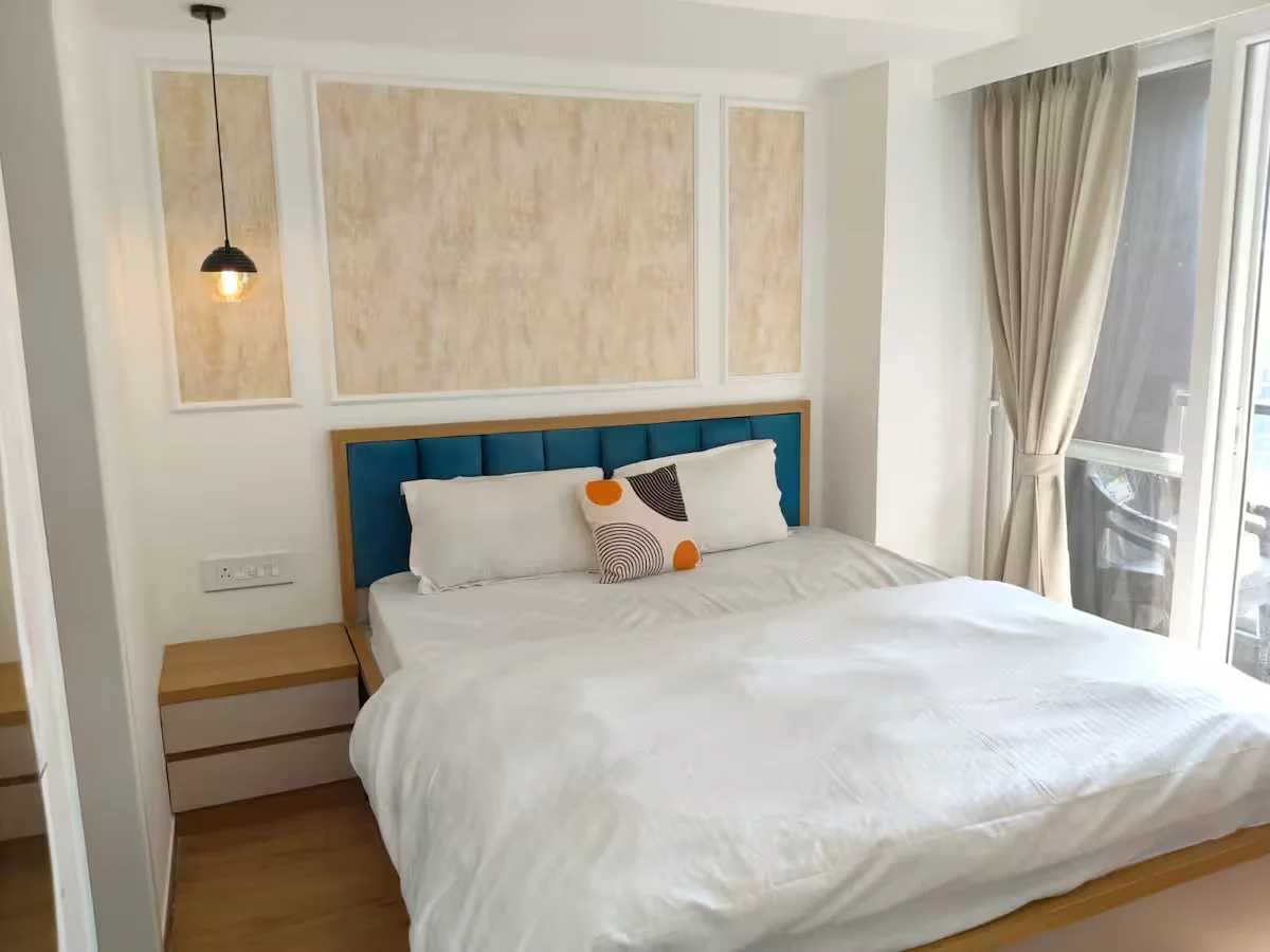 Spacious Studio Apartment near Pune Airport