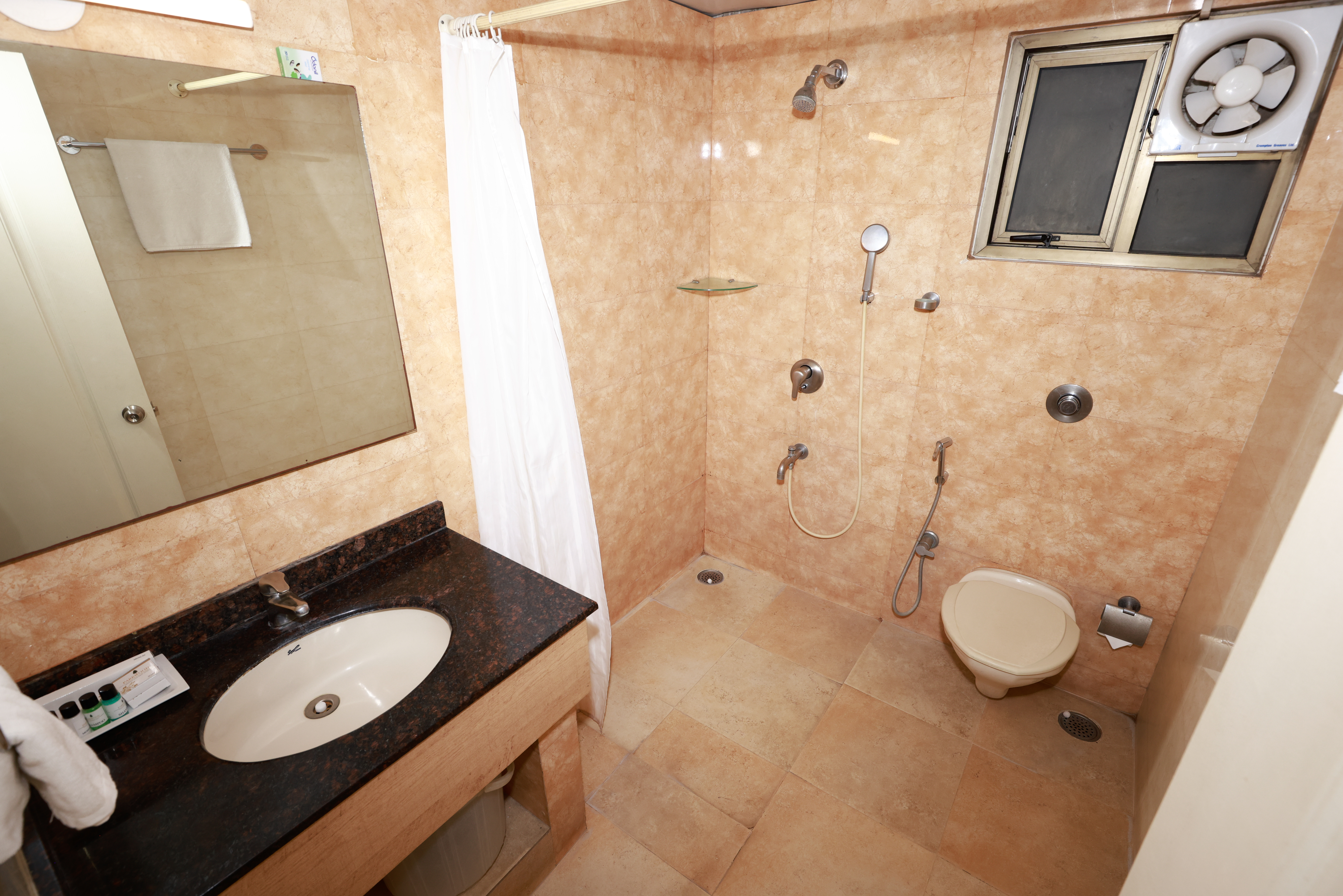 Luxury Aparthotel near Brookefield Mall