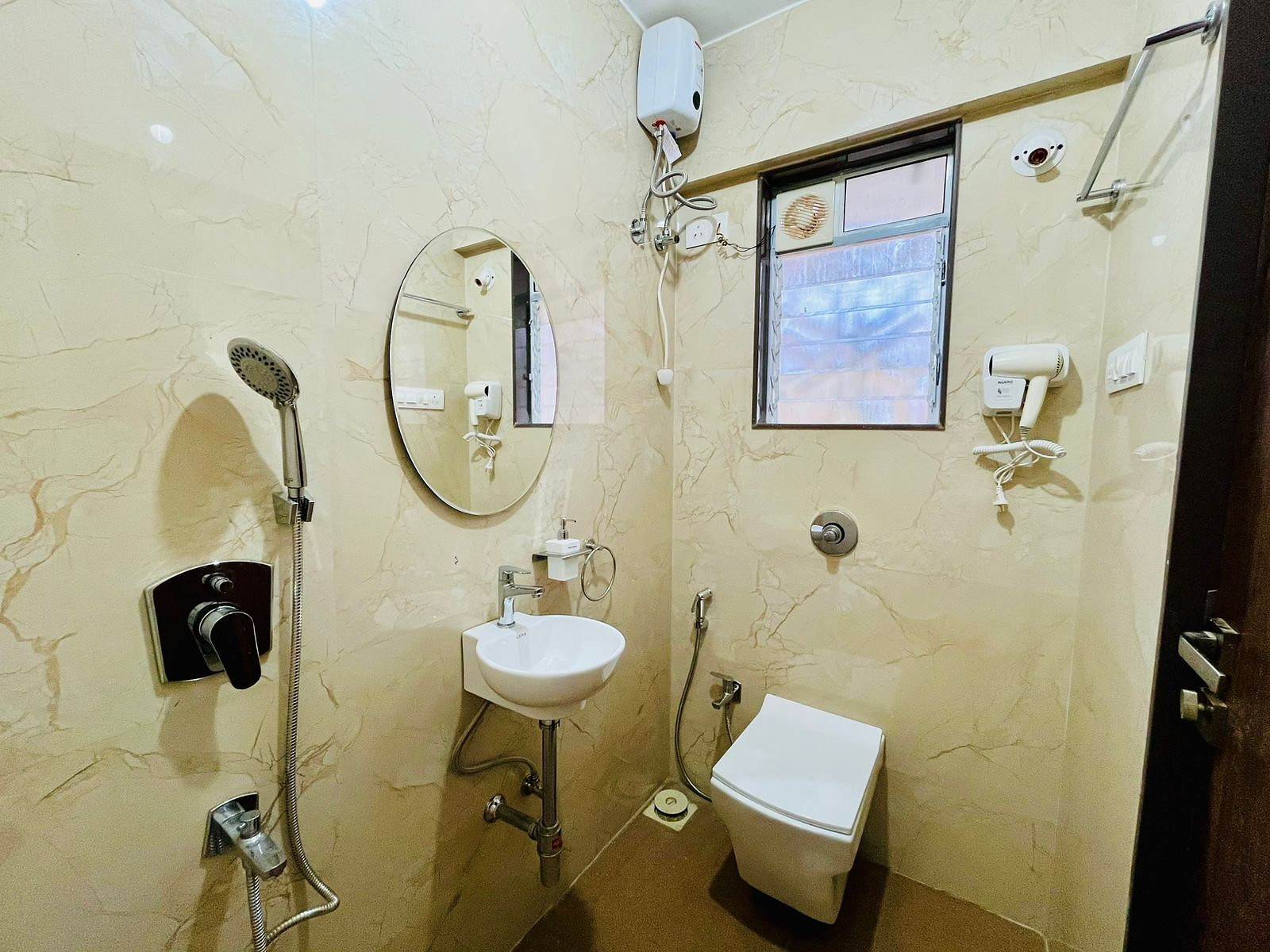 Spacious Studio Apartment @ Malad West