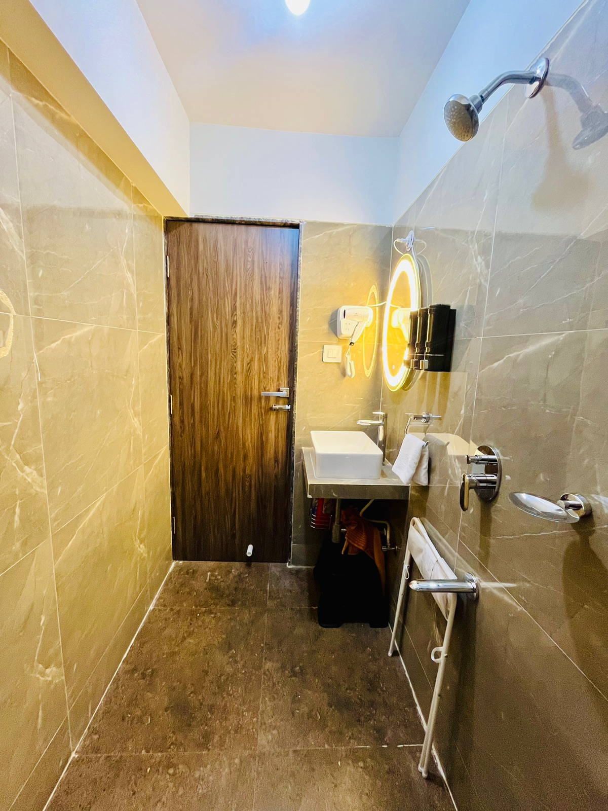 Asthetic 1BHK Apartment in Kandivali East
