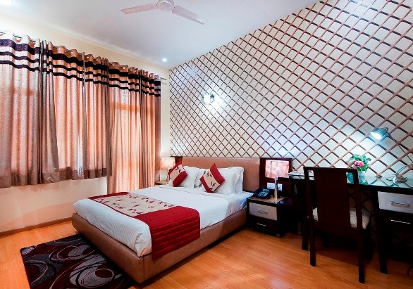 Studio Apartment near UNITECH BUSINESS PARK