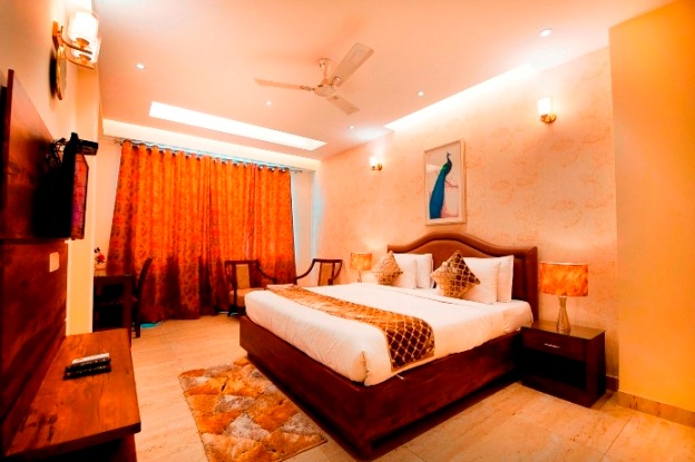 Private room in a 3 BHK Apartment