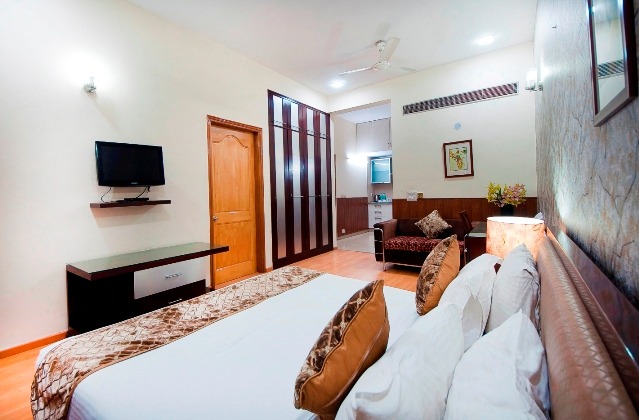 1 Bedroom Serviced Apartment near UNITECH BUSINESS PARK