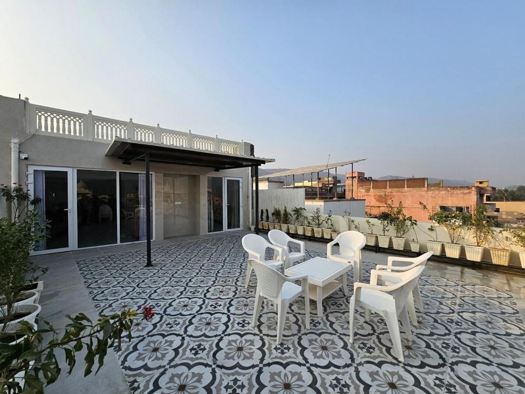 Luxury 4 BR Penthouse