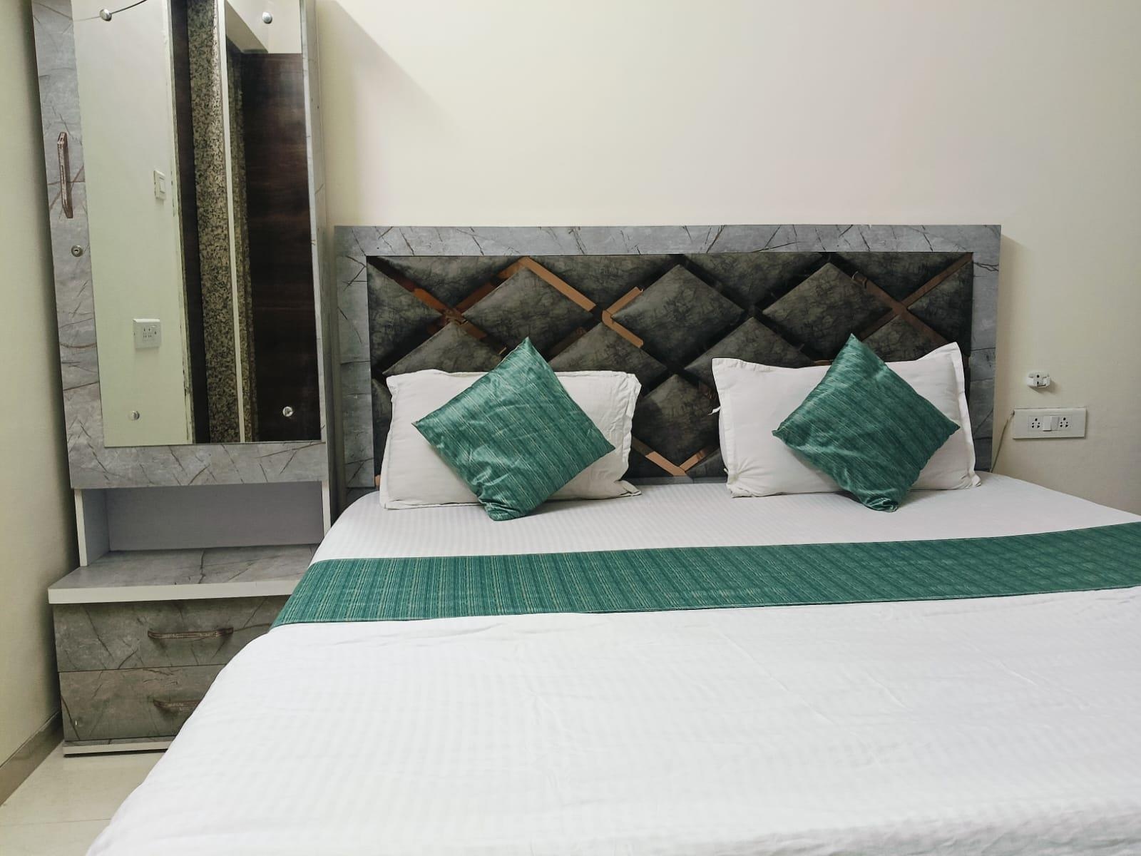 3 Bedroom Serviced Apartment in Airoli