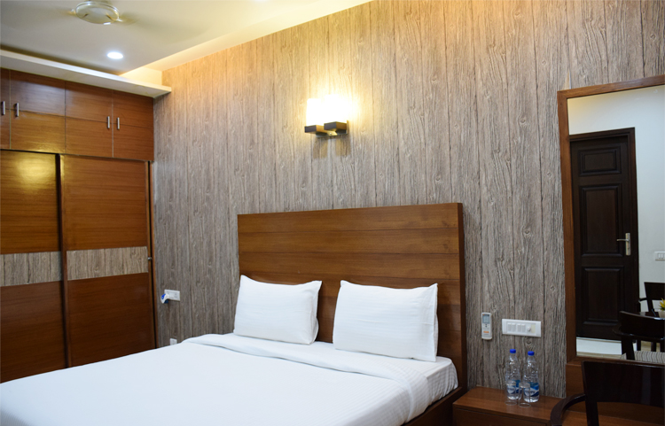 Chic 3 Bedroom Apartment near Medanta Hospital