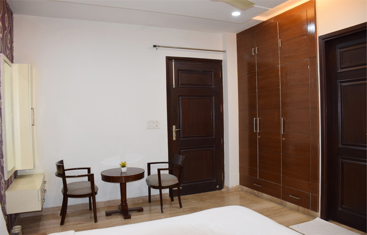 Chic 3 Bedroom Apartment near Medanta Hospital