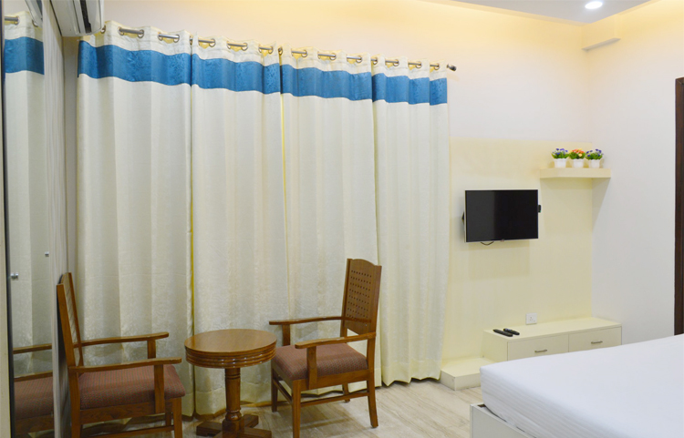 Chic 3 Bedroom Apartment near Medanta Hospital
